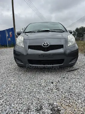 Toyota Vitz 1.3 AWD 5dr 2014 Black