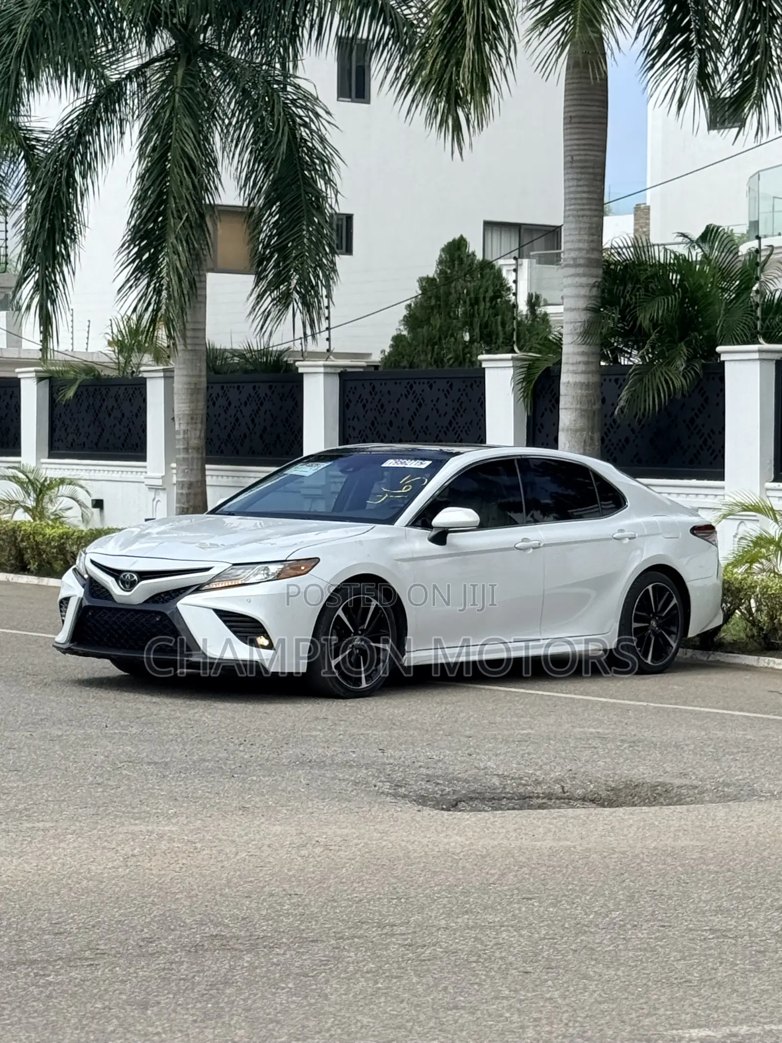 Toyota Camry XSE FWD (2.5L 4cyl 8AM) 2018 White