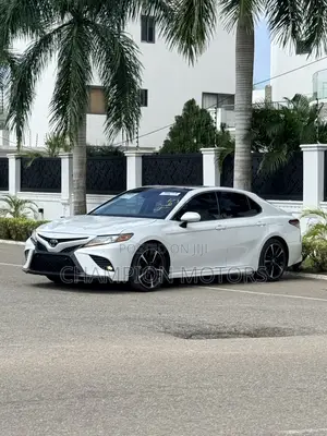 Toyota Camry XSE FWD (2.5L 4cyl 8AM) 2018 White