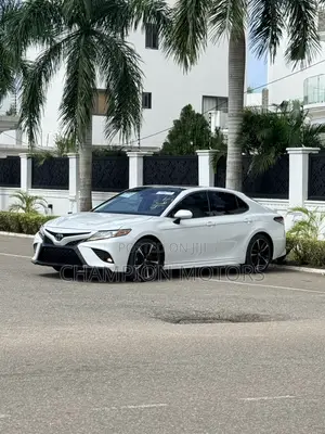 Toyota Camry XSE FWD (2.5L 4cyl 8AM) 2018 White