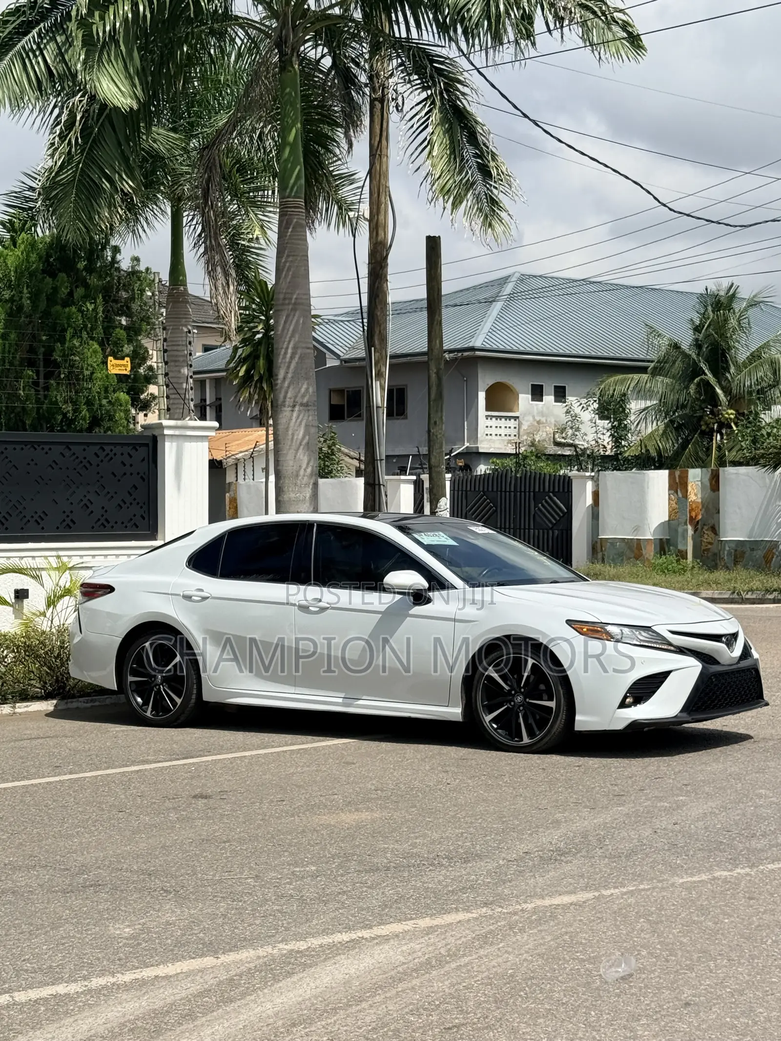 Toyota Camry XSE FWD (2.5L 4cyl 8AM) 2018 White