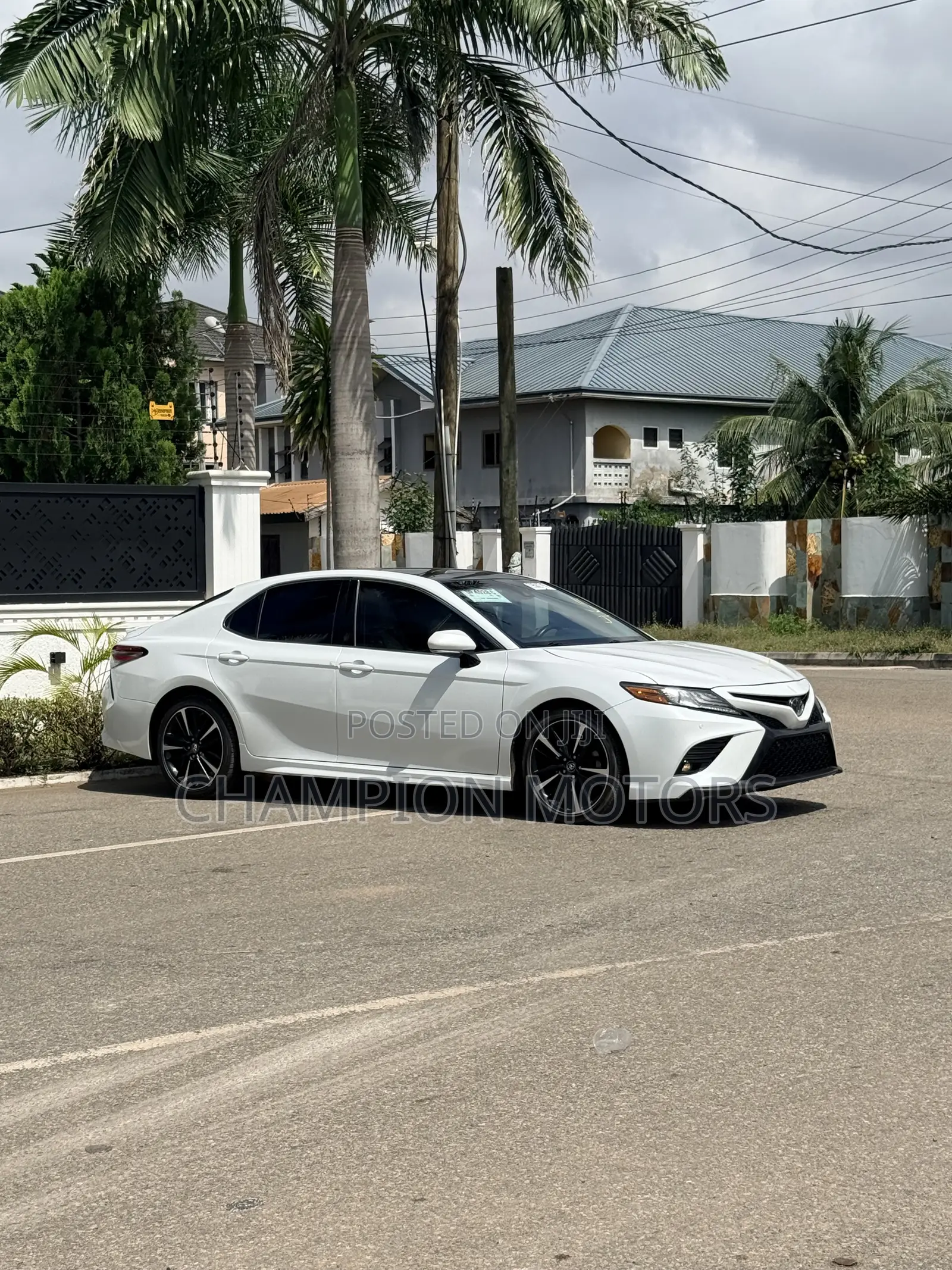 Toyota Camry XSE FWD (2.5L 4cyl 8AM) 2018 White