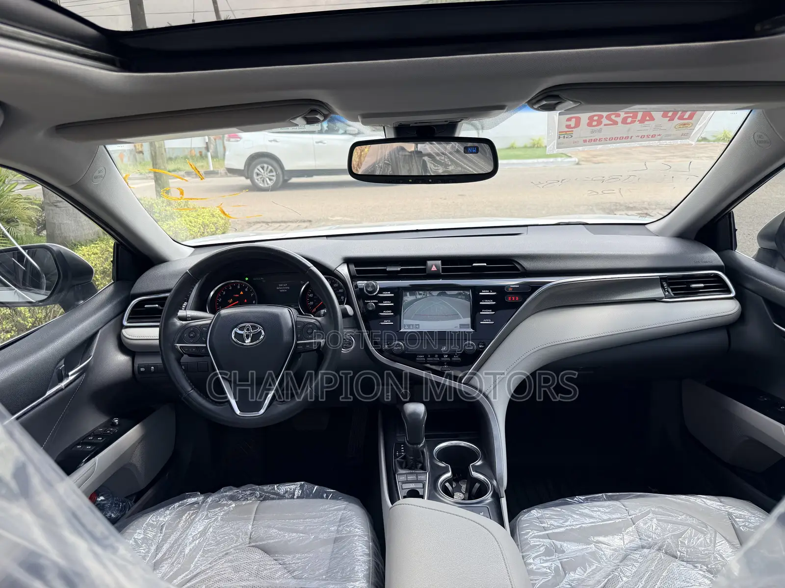Toyota Camry XSE FWD (2.5L 4cyl 8AM) 2018 White