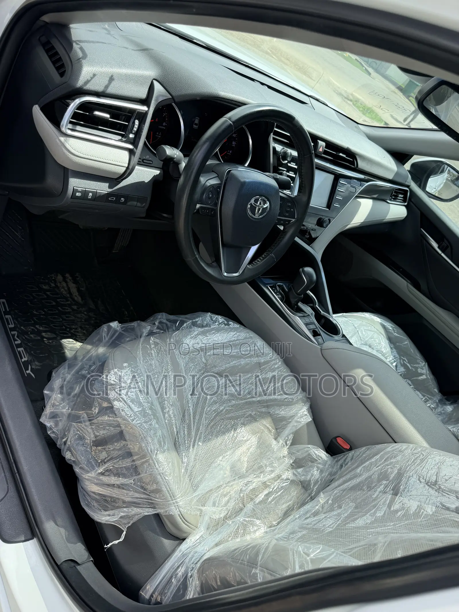 Toyota Camry XSE FWD (2.5L 4cyl 8AM) 2018 White