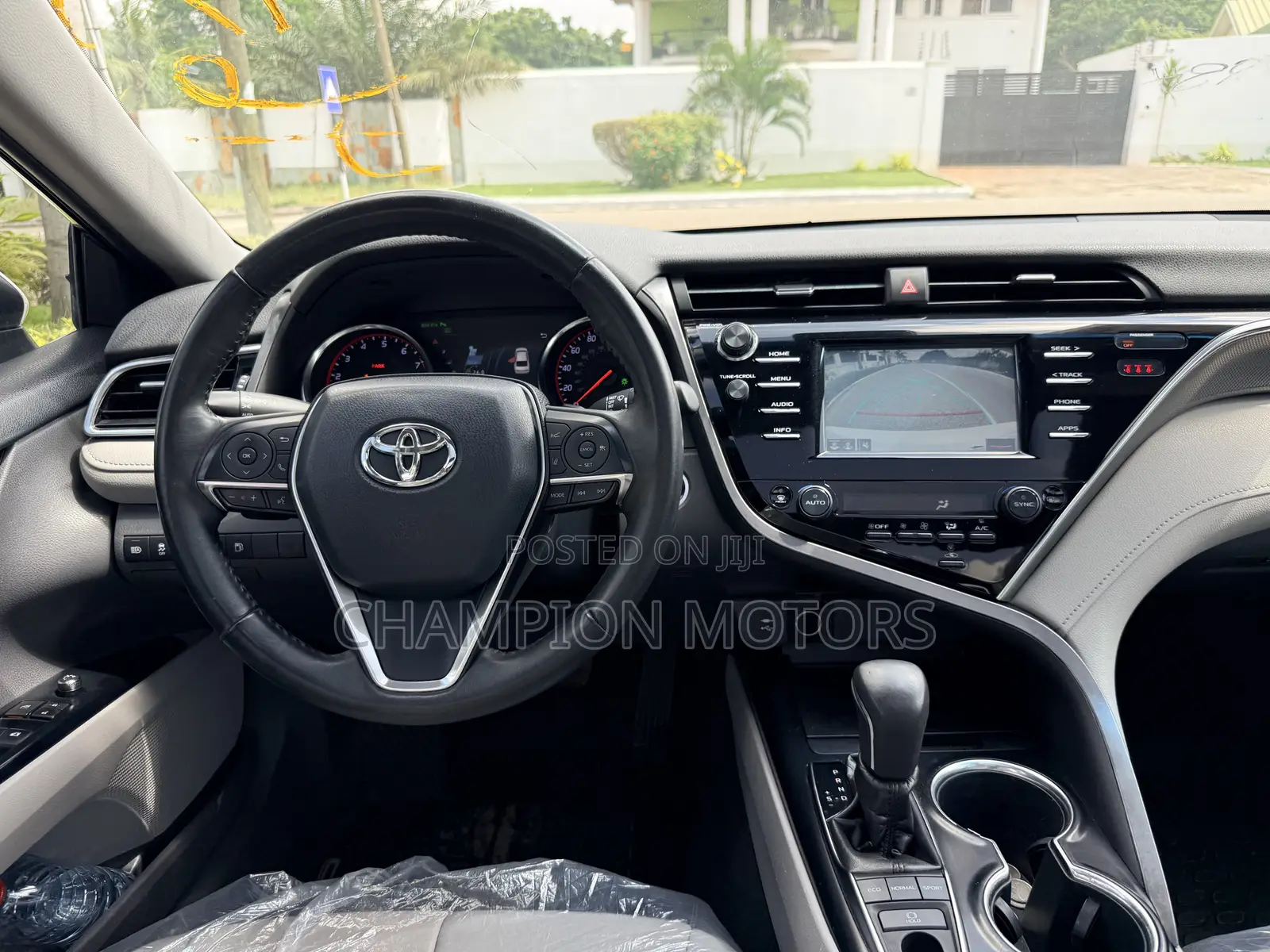 Toyota Camry XSE FWD (2.5L 4cyl 8AM) 2018 White