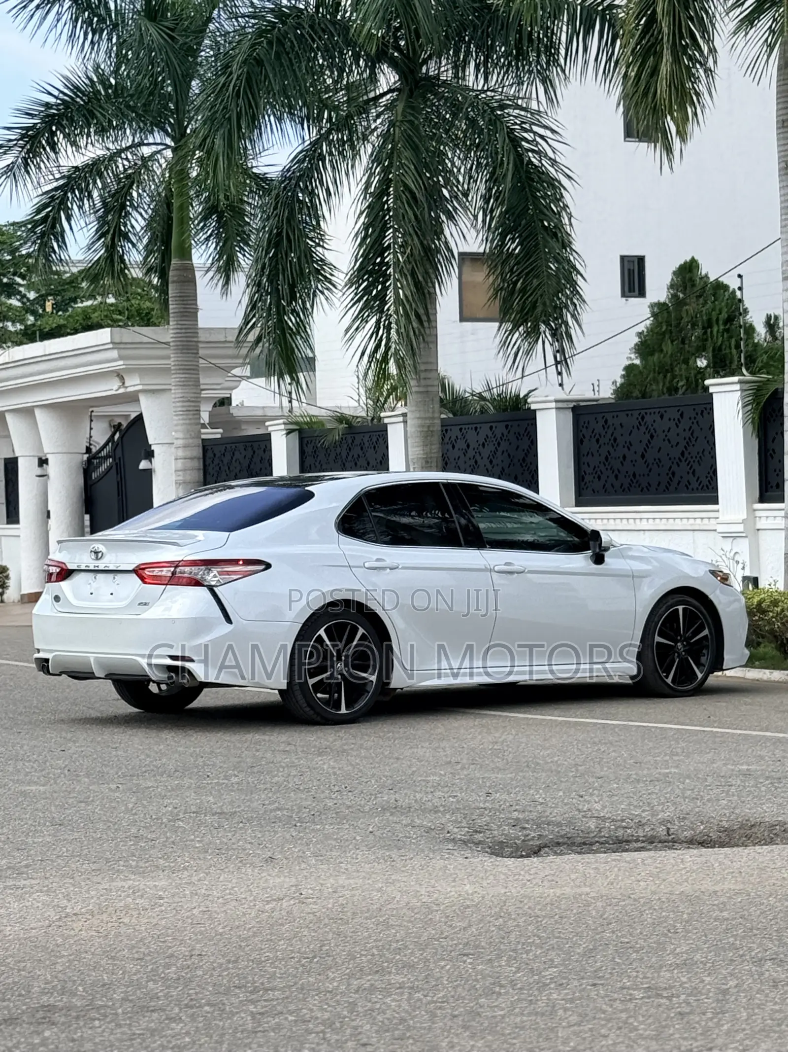 Toyota Camry XSE FWD (2.5L 4cyl 8AM) 2018 White