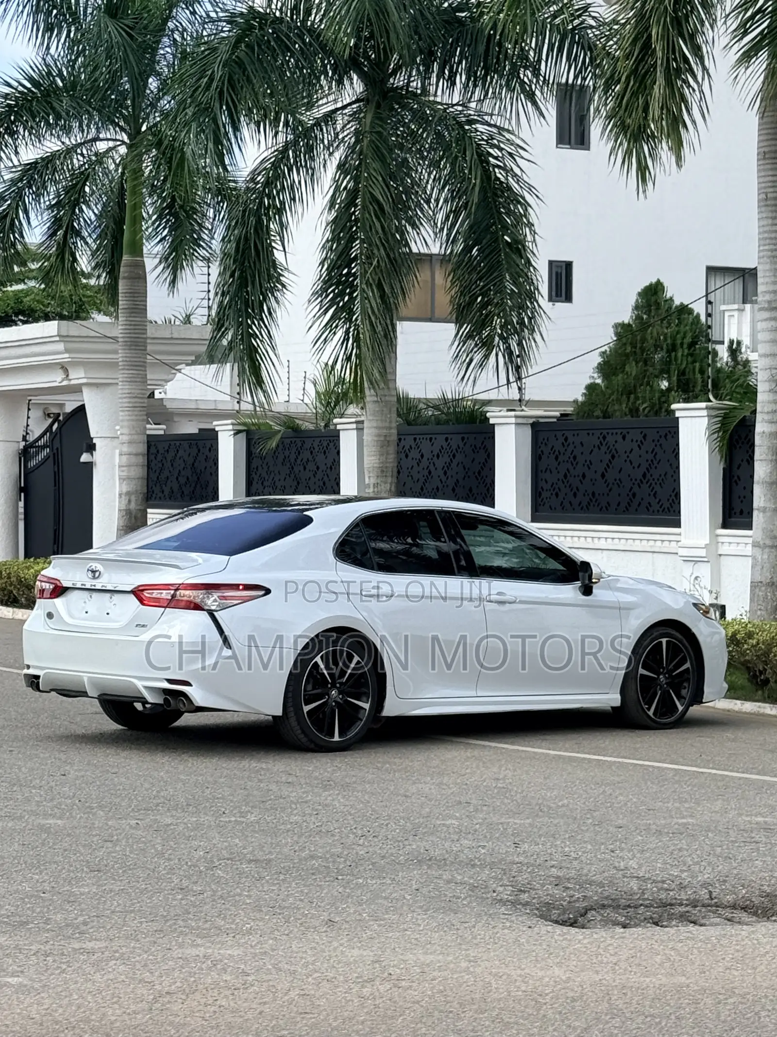 Toyota Camry XSE FWD (2.5L 4cyl 8AM) 2018 White
