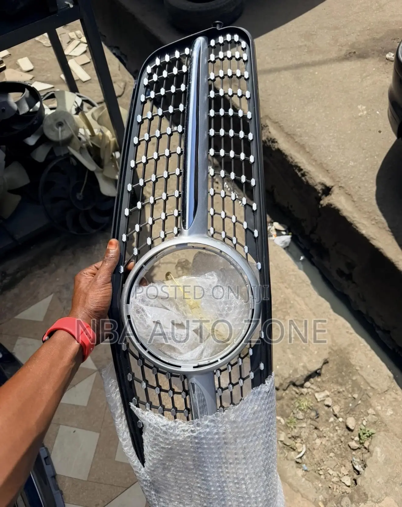Benz C250(204) 2011-2013 Diamond Style Gloss Front Grille/Shells