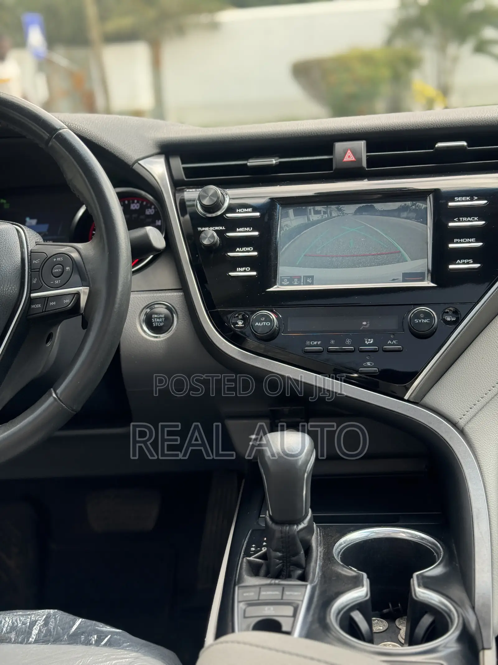 Toyota Camry XSE FWD (2.5L 4cyl 8AM) 2018 White