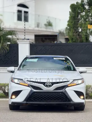Toyota Camry XSE FWD (2.5L 4cyl 8AM) 2018 White