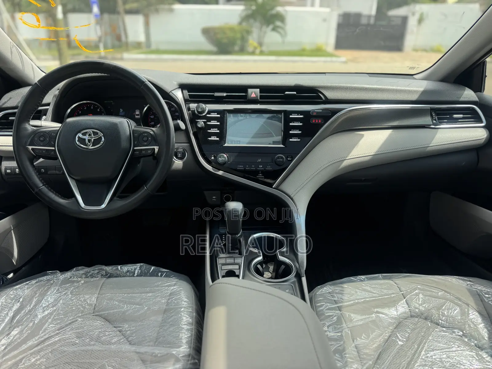 Toyota Camry XSE FWD (2.5L 4cyl 8AM) 2018 White