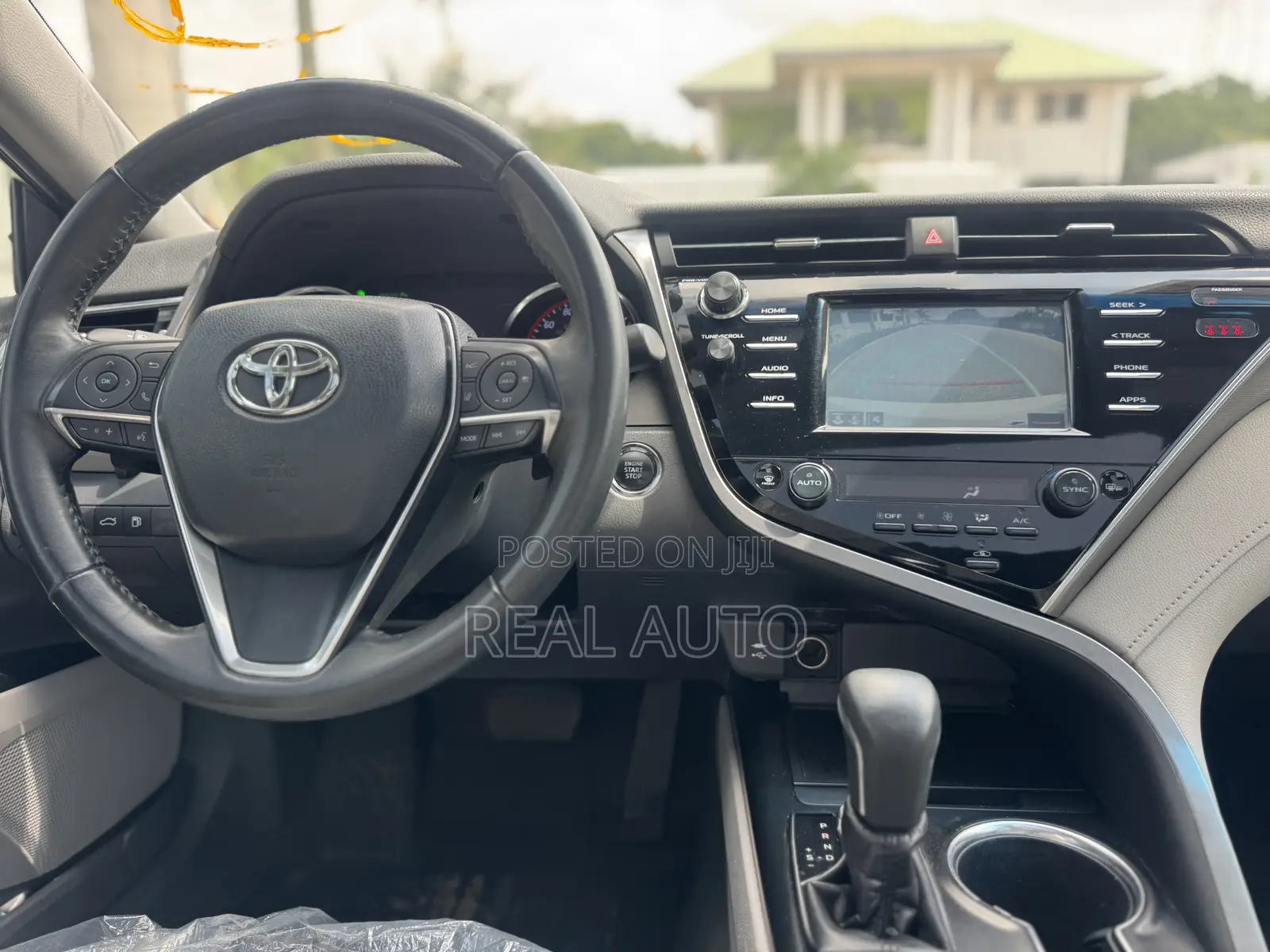 Toyota Camry XSE FWD (2.5L 4cyl 8AM) 2018 White