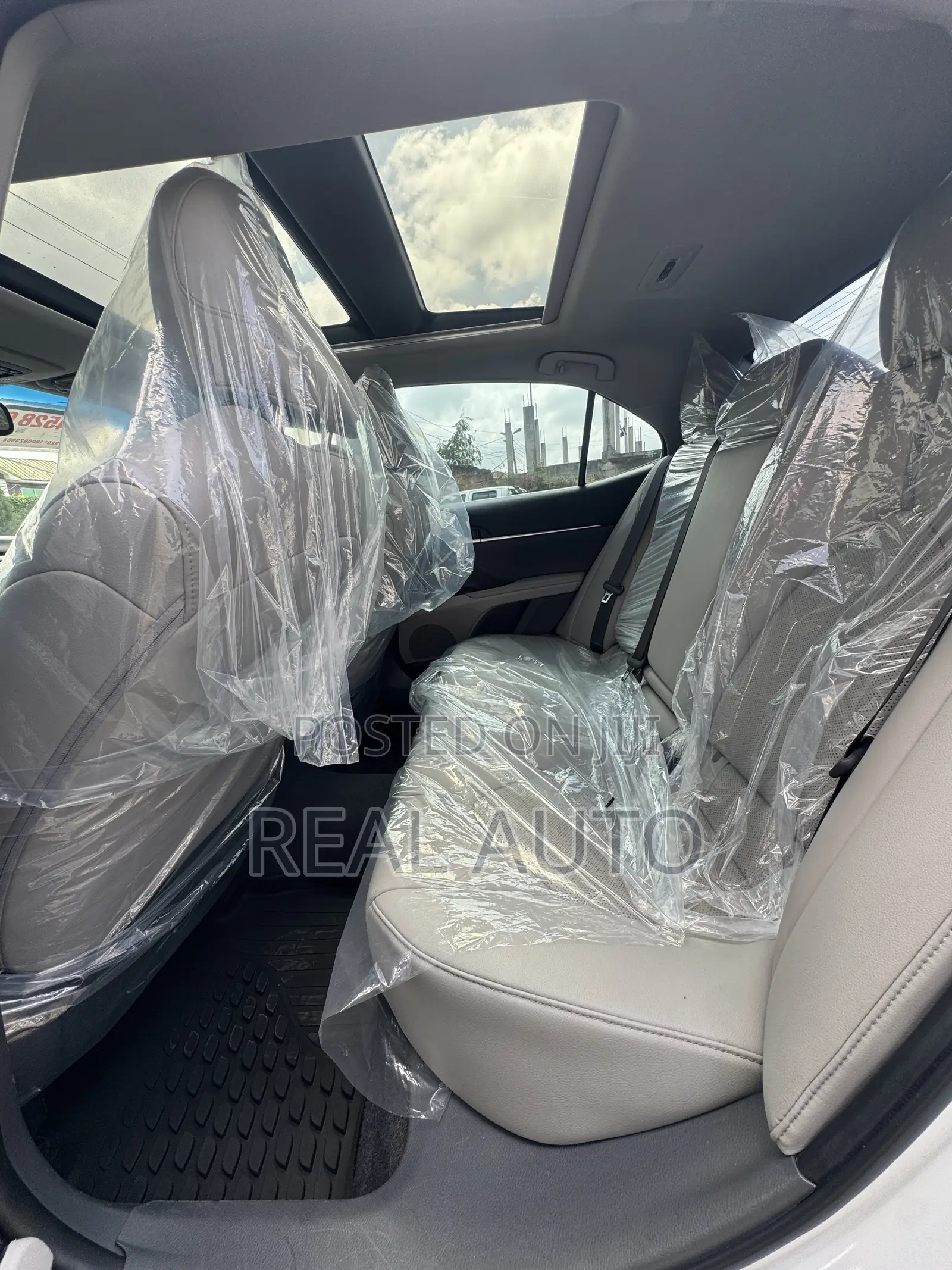 Toyota Camry XSE FWD (2.5L 4cyl 8AM) 2018 White