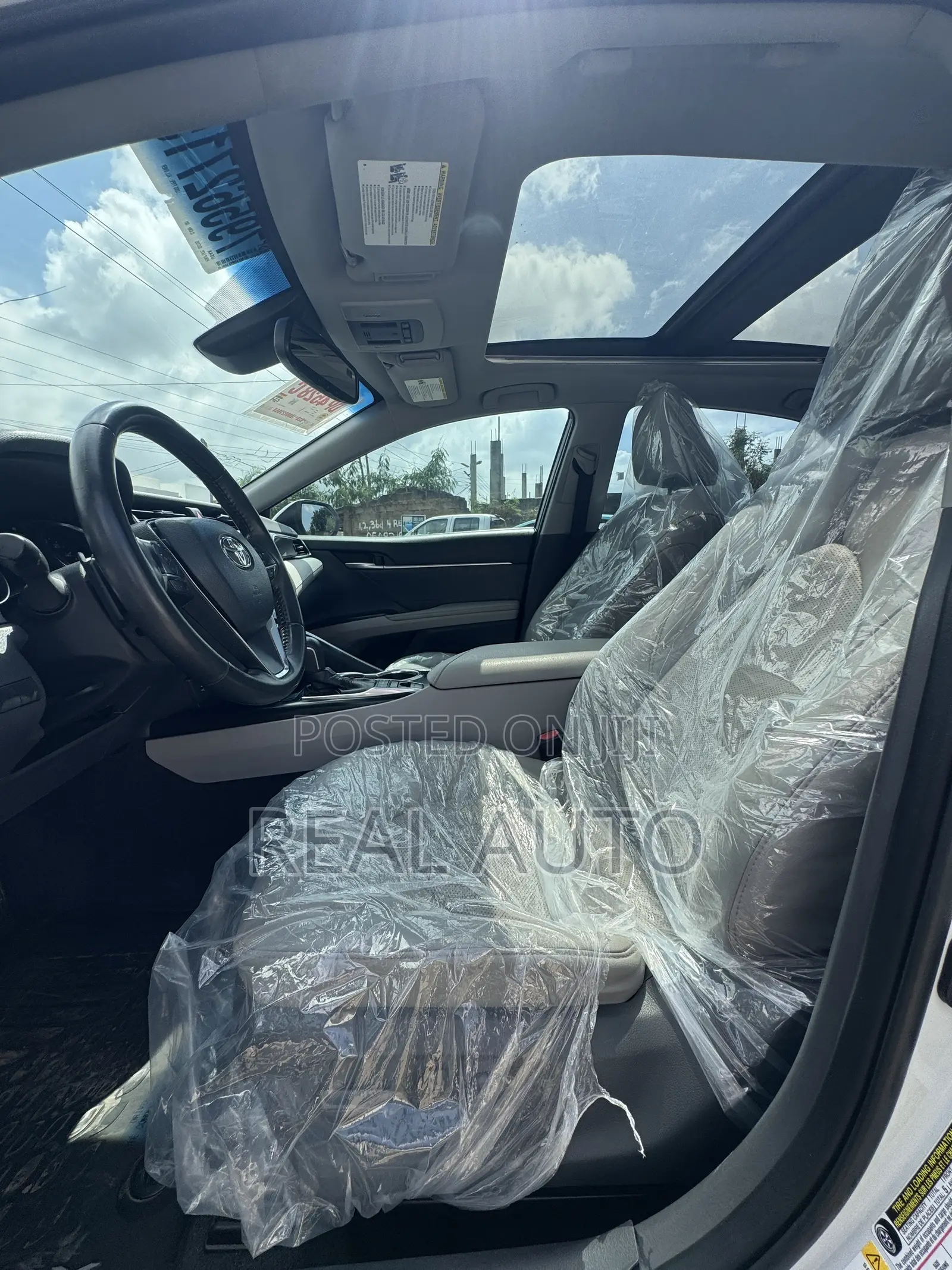 Toyota Camry XSE FWD (2.5L 4cyl 8AM) 2018 White