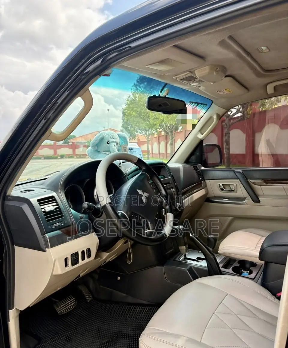 Mitsubishi Pajero 2016 Black