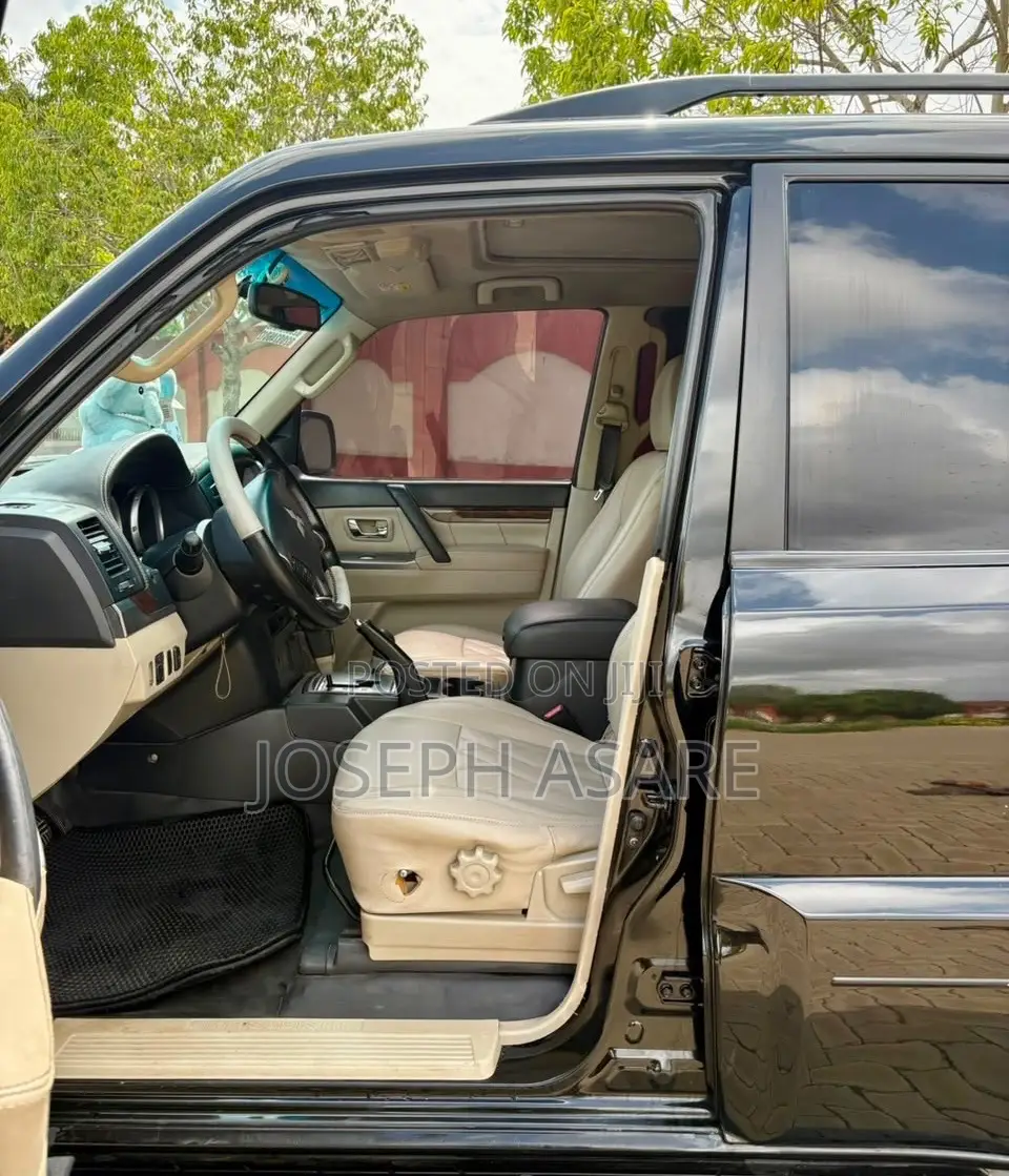 Mitsubishi Pajero 2016 Black