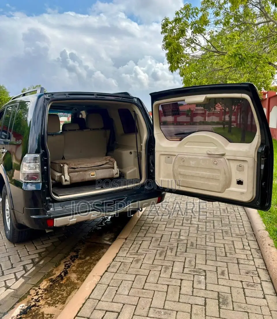 Mitsubishi Pajero 2016 Black