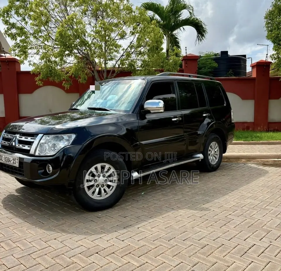 Mitsubishi Pajero 2016 Black