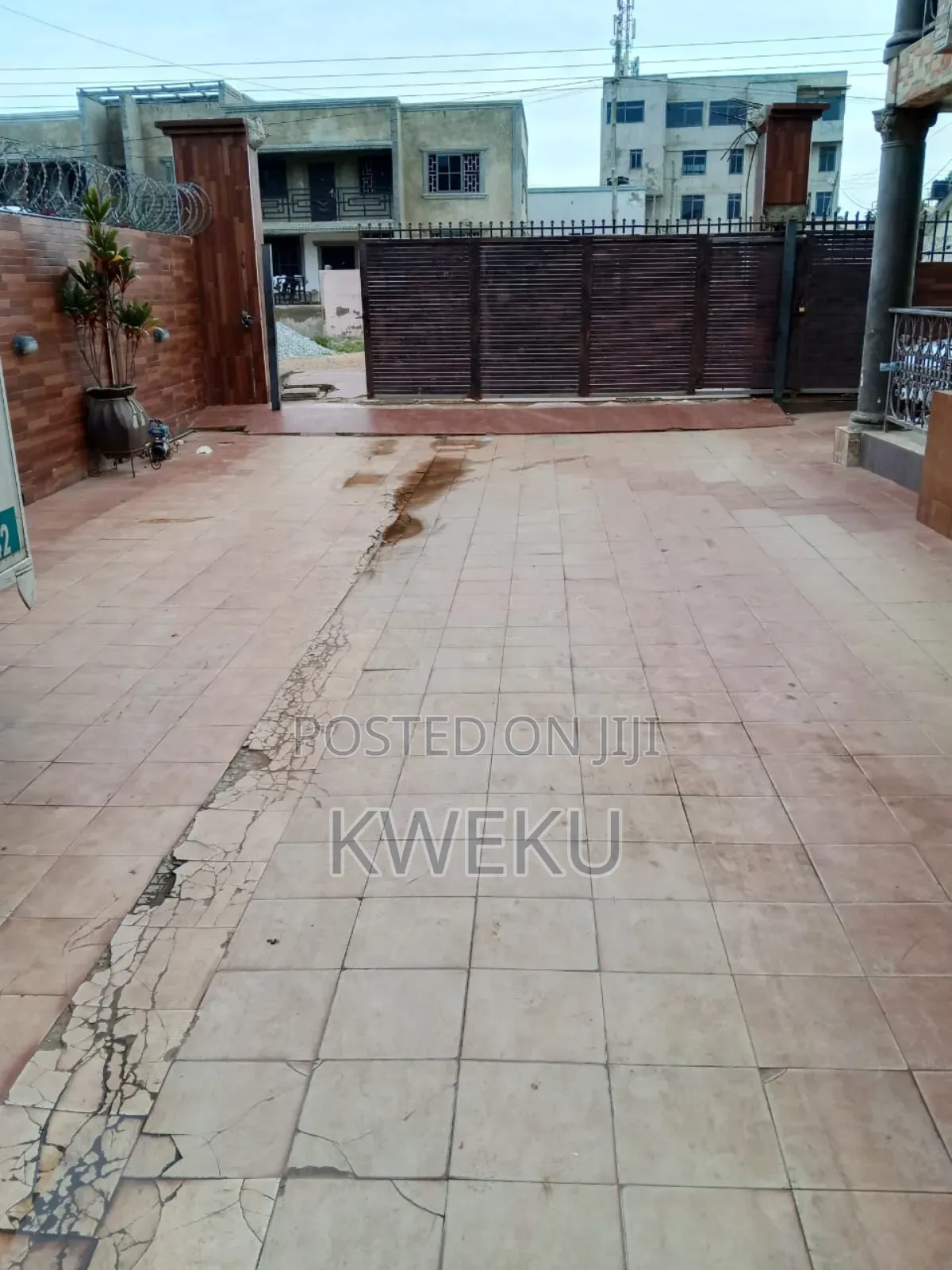 1bdrm Apartment in Estate Agency, Baatsona Total for rent