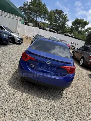 Toyota Corolla SE (1.8L 4cyl 2A) 2018 Blue