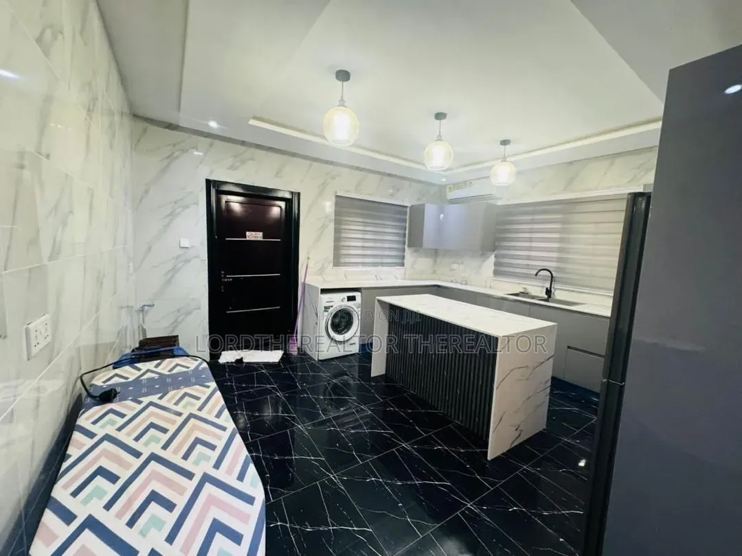 Furnished 4bdrm Duplex in American House for rent