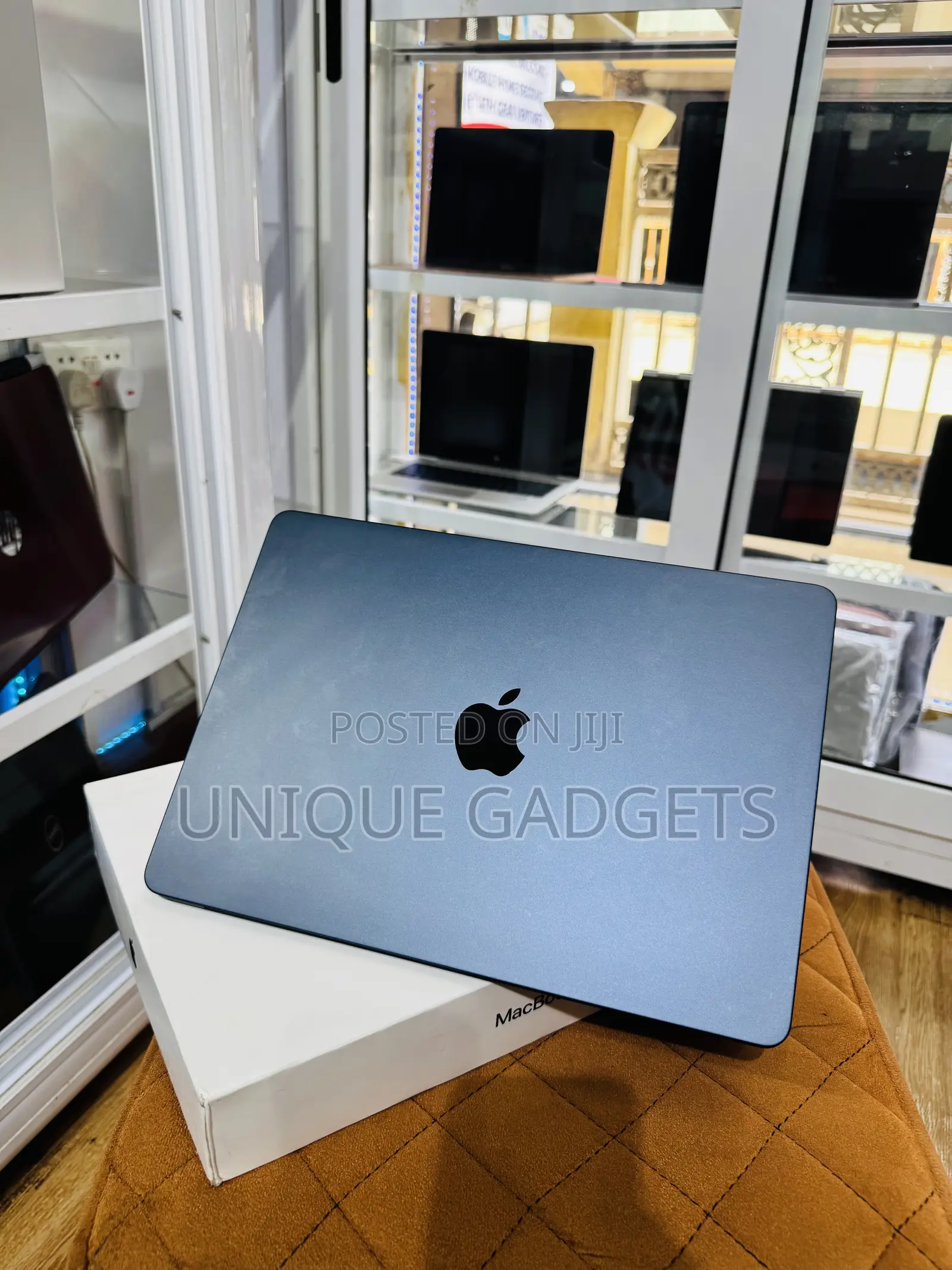 Laptop Apple MacBook Air 2022 M2 8GB Apple M2 SSD 256GB