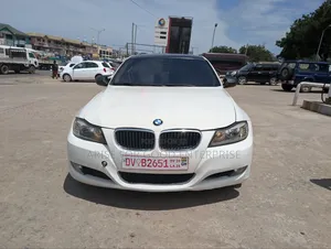BMW 3 Series 2011 White