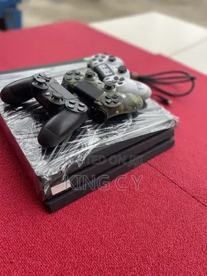 PlayStation 4pro, Jailbreak. With 13 Games