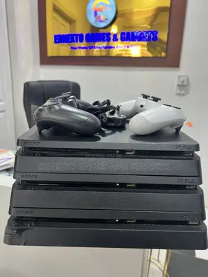 PS4 Slim Jailbreak With 2 Controllers Loaded With 10 Games