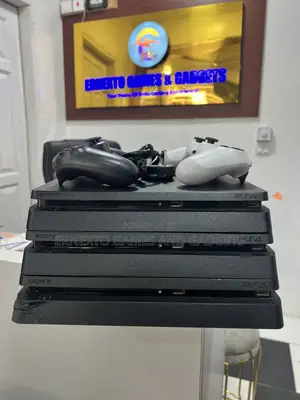 PS4 Slim Jailbreak With 2 Controllers Loaded With 10 Games