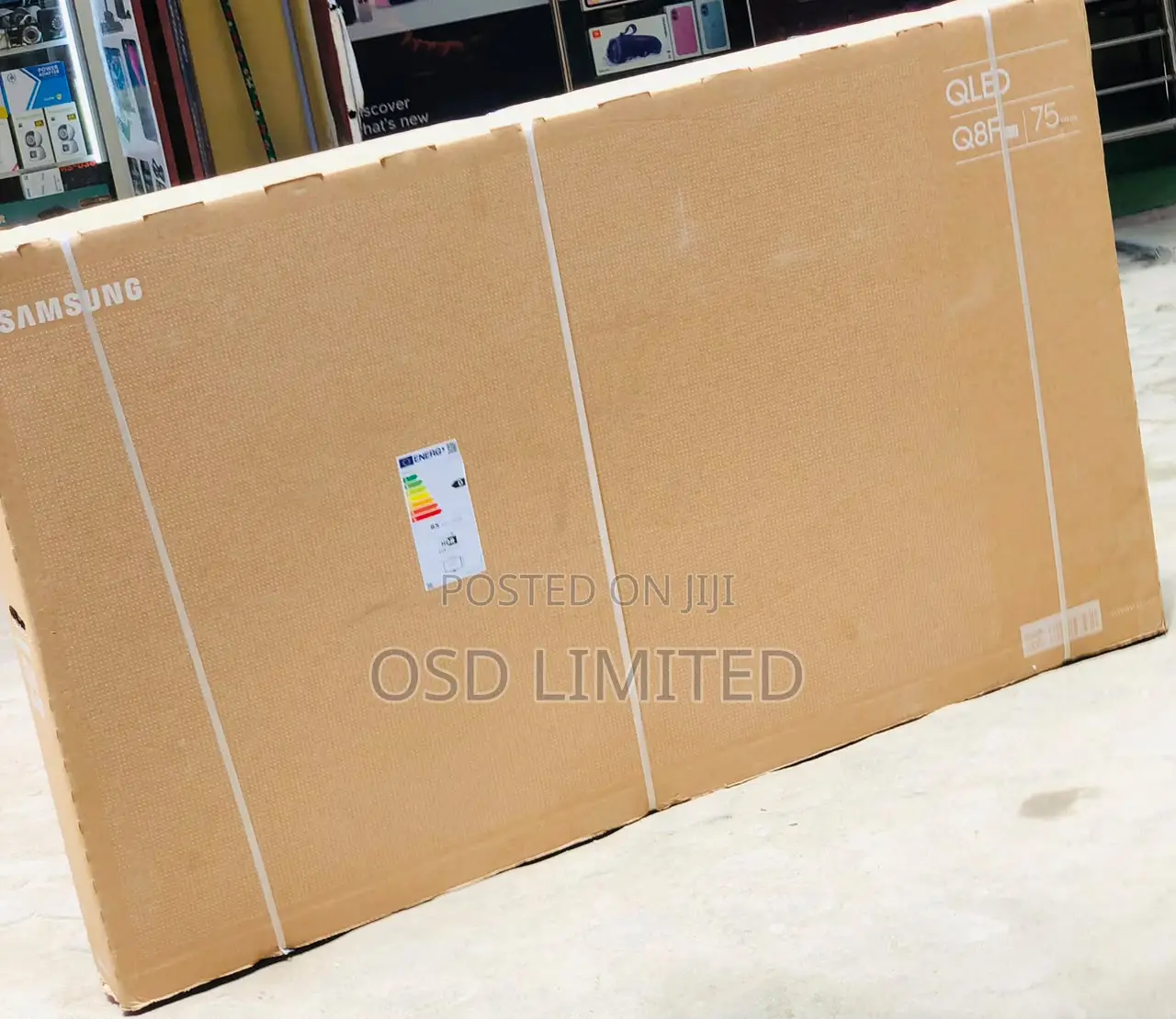 See the Bigger Picture in Samsung QLED Smart TV