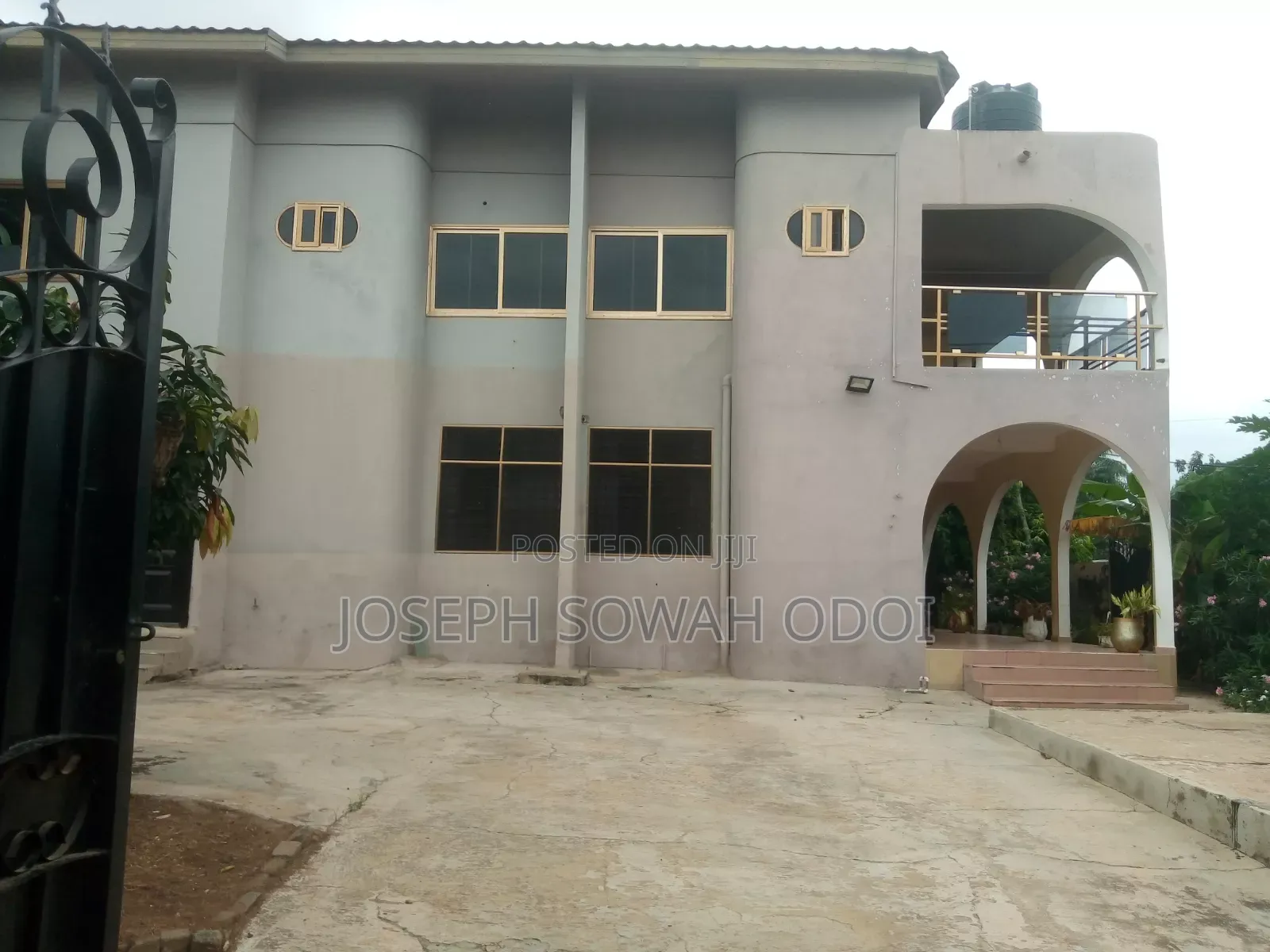 3bdrm Apartment in Odoi House, Madina for sale