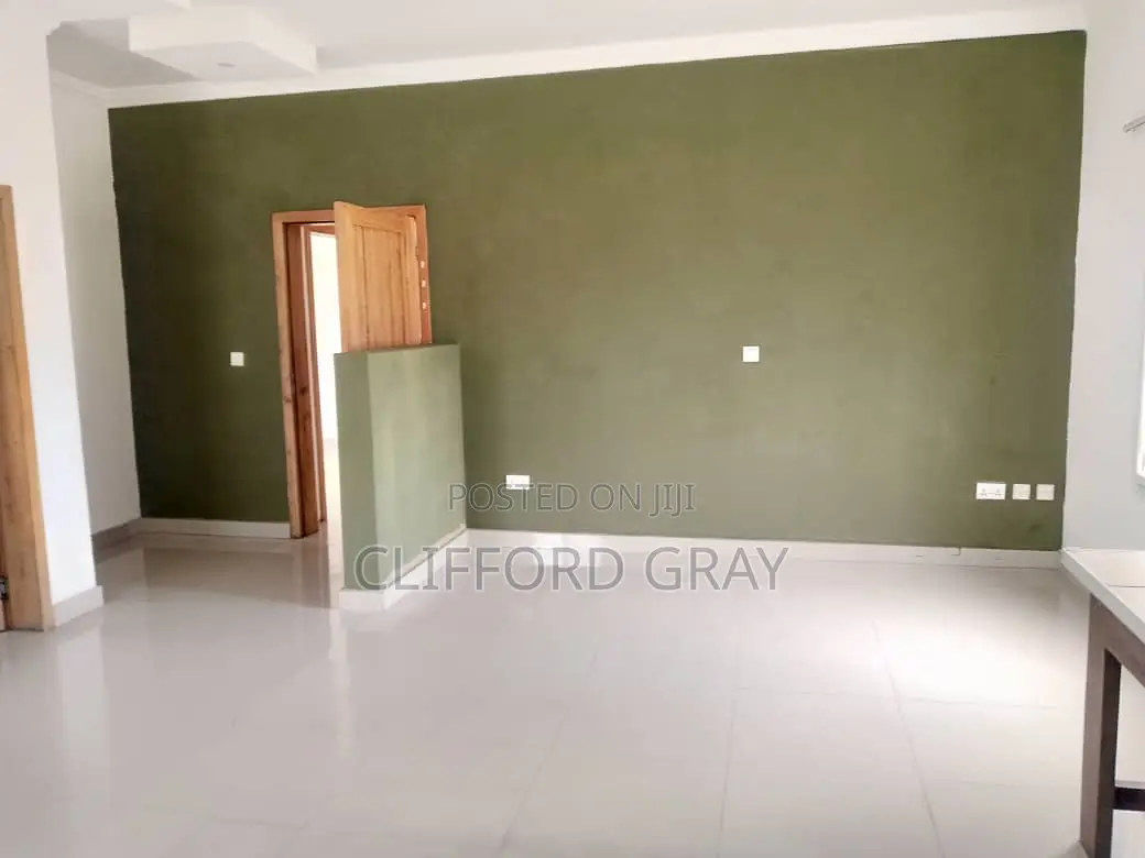 3bdrm Apartment in Asylum Down for rent