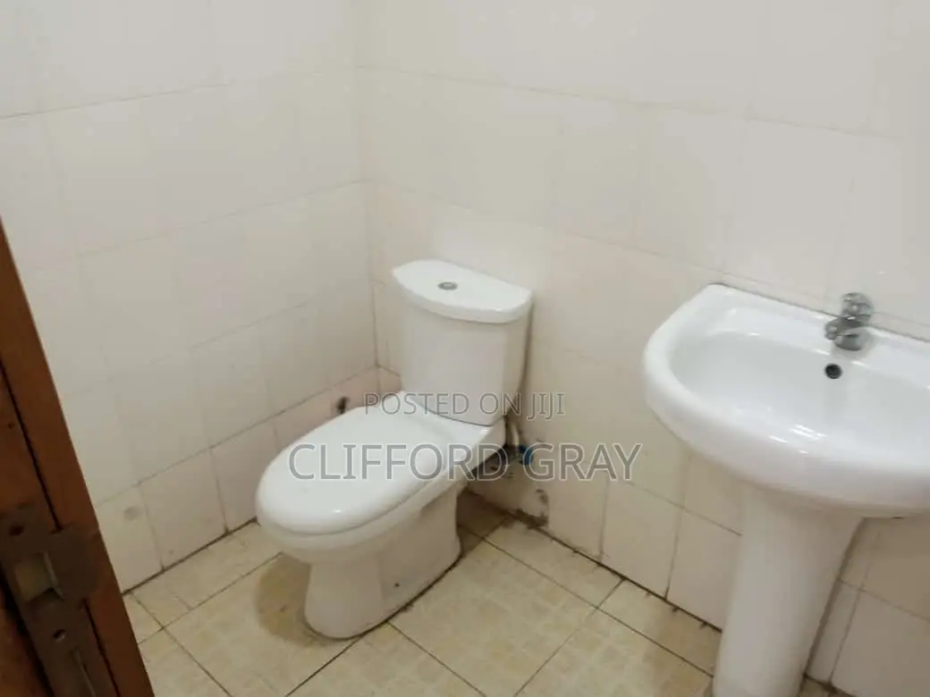 3bdrm Apartment in Asylum Down for rent