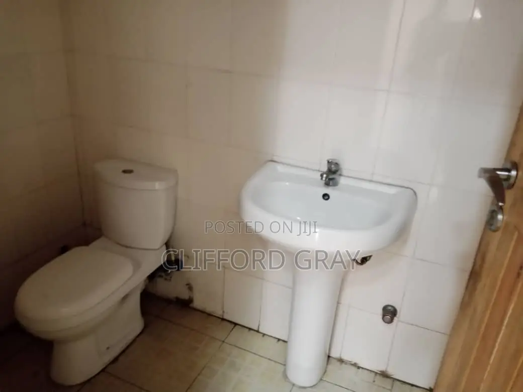 3bdrm Apartment in Asylum Down for rent