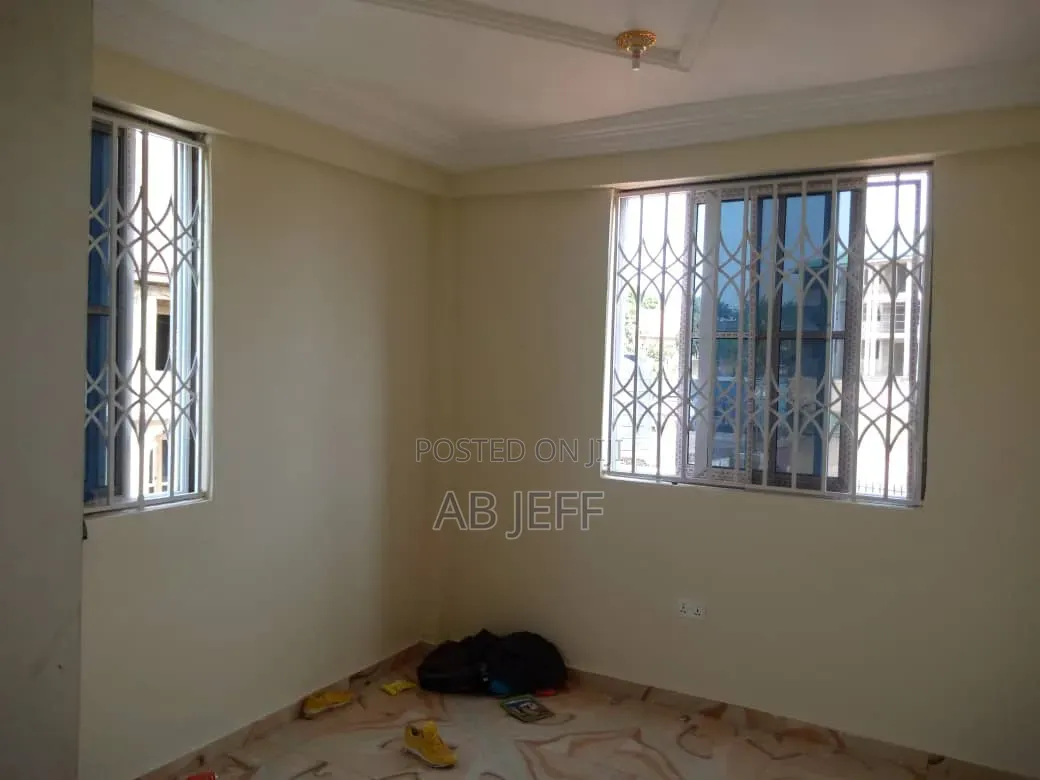 2bdrm Apartment in Ipt Container, Atwima Kwanwoma for rent