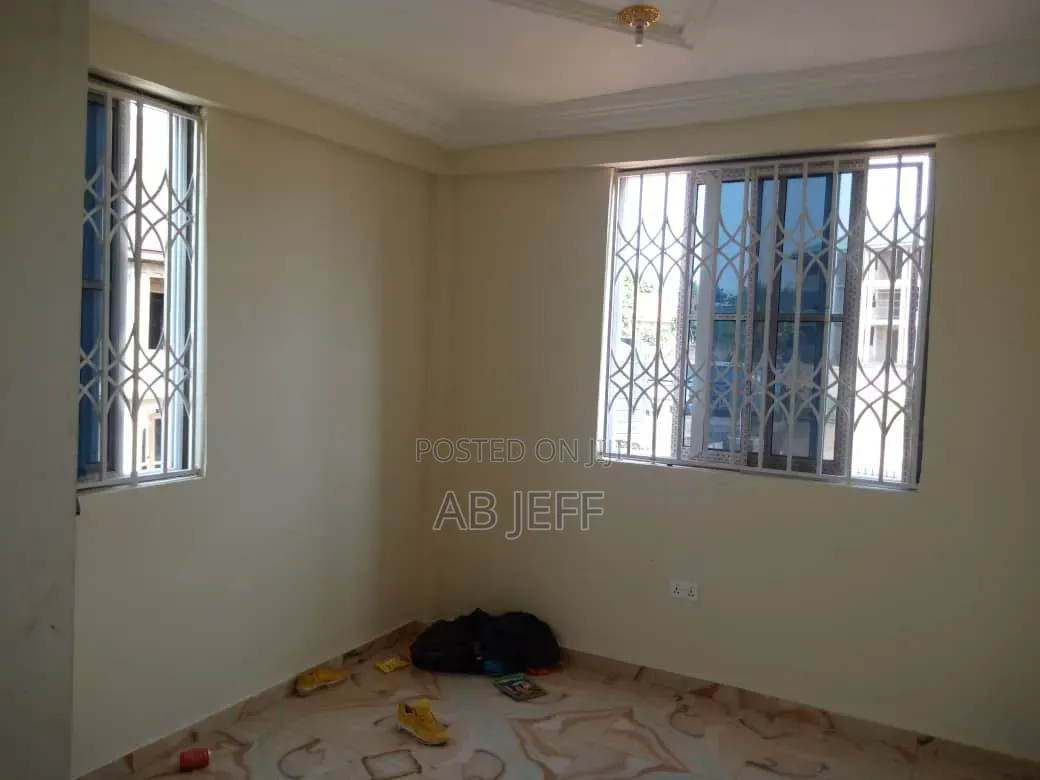 2bdrm Apartment in Ipt Container, Atwima Kwanwoma for rent