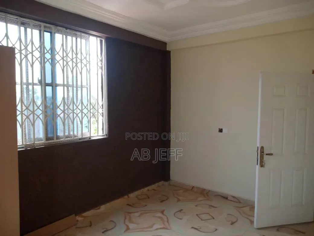 2bdrm Apartment in Ipt Container, Atwima Kwanwoma for rent
