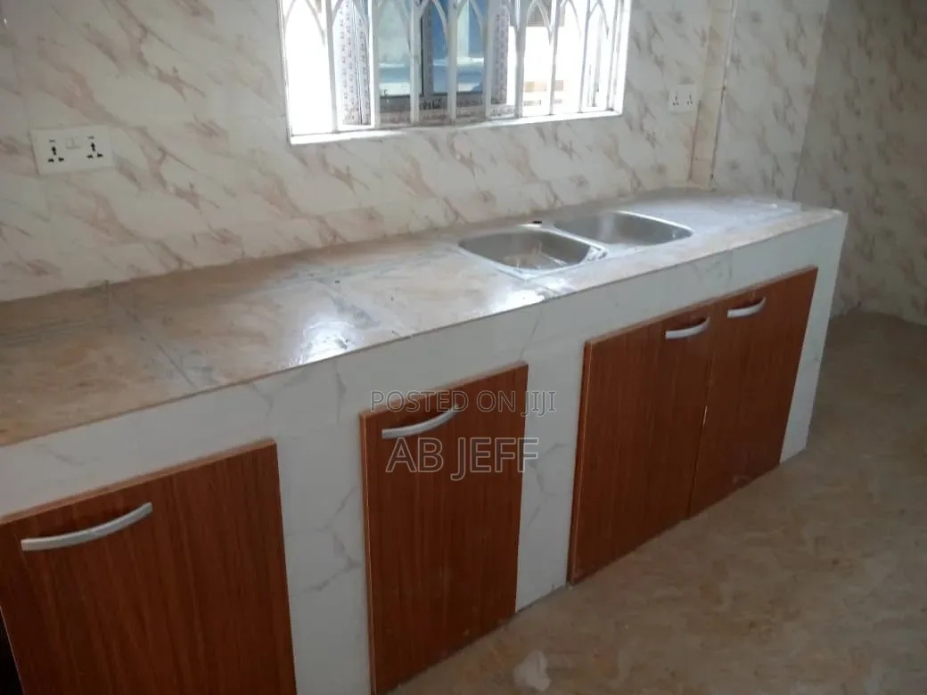 2bdrm Apartment in Ipt Container, Atwima Kwanwoma for rent