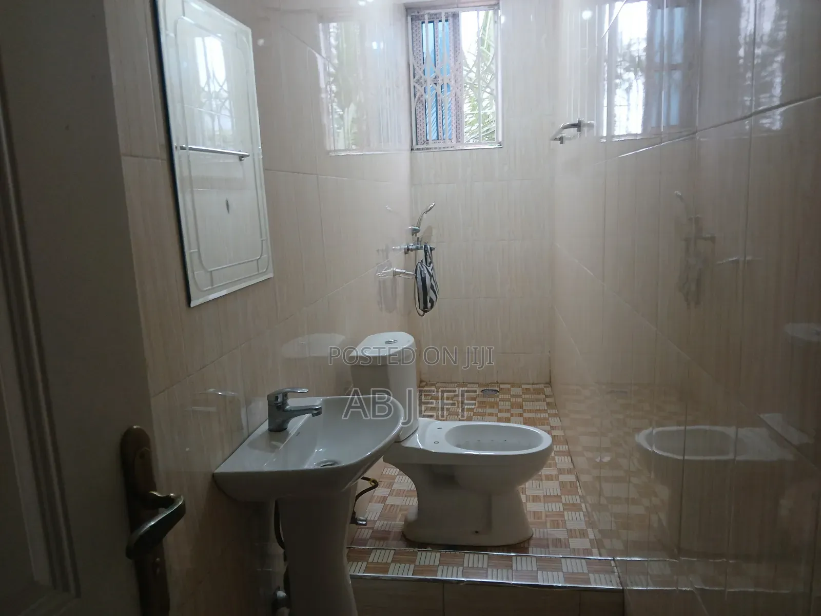 2bdrm Apartment in Ipt Container, Atwima Kwanwoma for rent