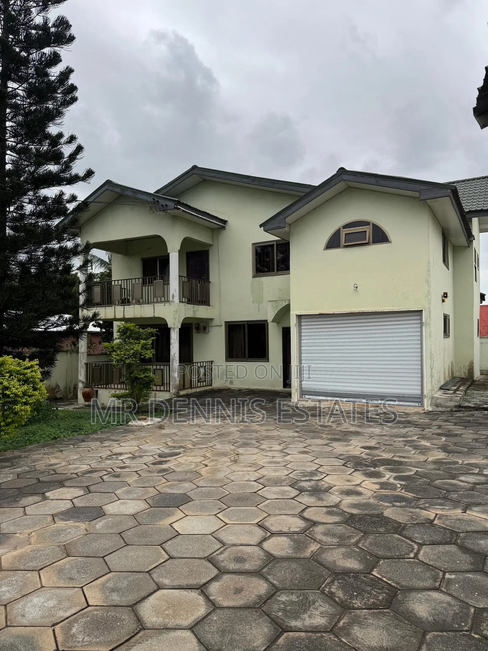 4bdrm Duplex in Tuba Kokrobite Road, Weija for sale
