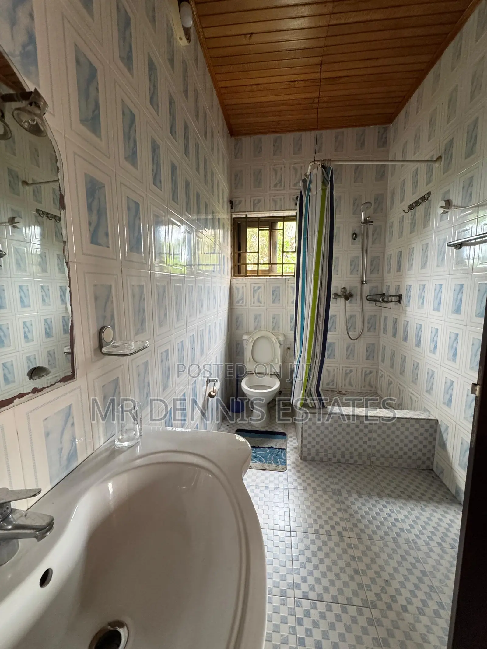 4bdrm Duplex in Tuba Kokrobite Road, Weija for sale