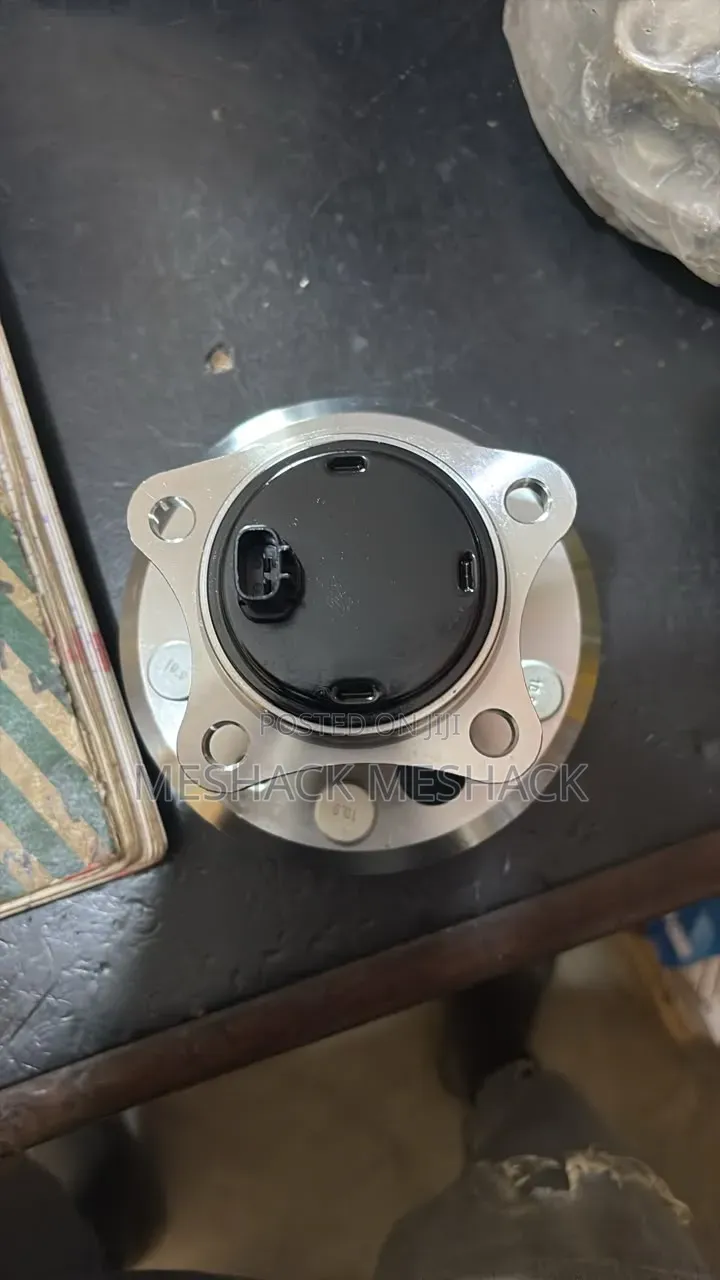 Toyota Camry Back Hub