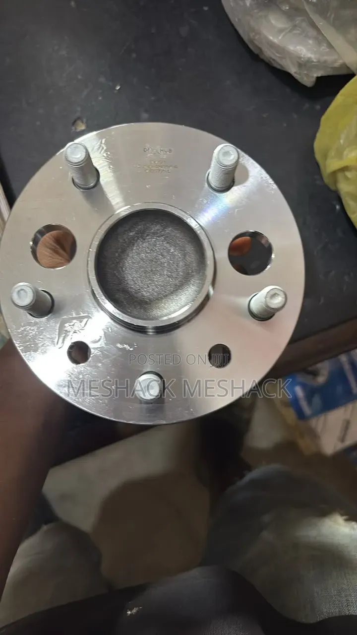 Toyota Camry Back Hub