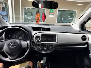 Toyota Vitz 1.3 FWD 5dr 2014 Silver