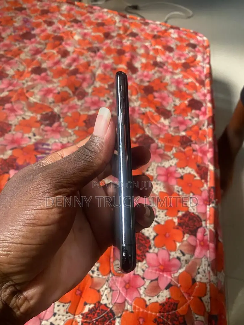Apple iPhone X 64 GB Black