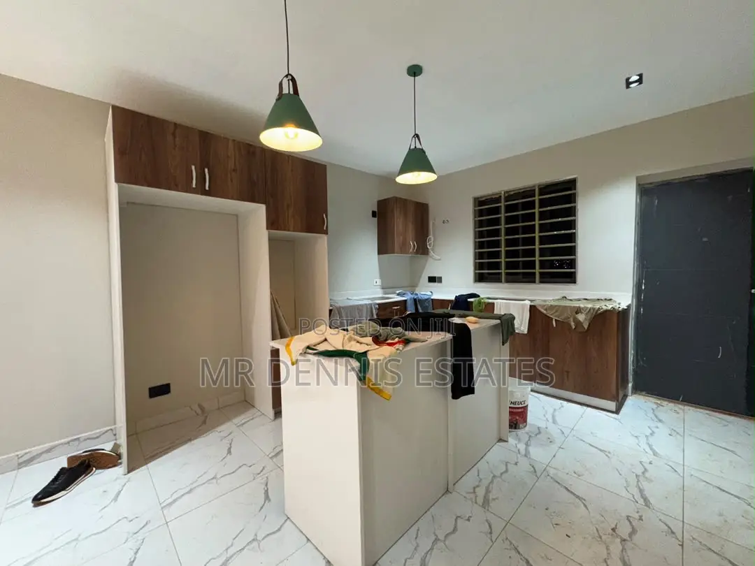 3bdrm House in Tuba Krokrobite Road, Weija for sale