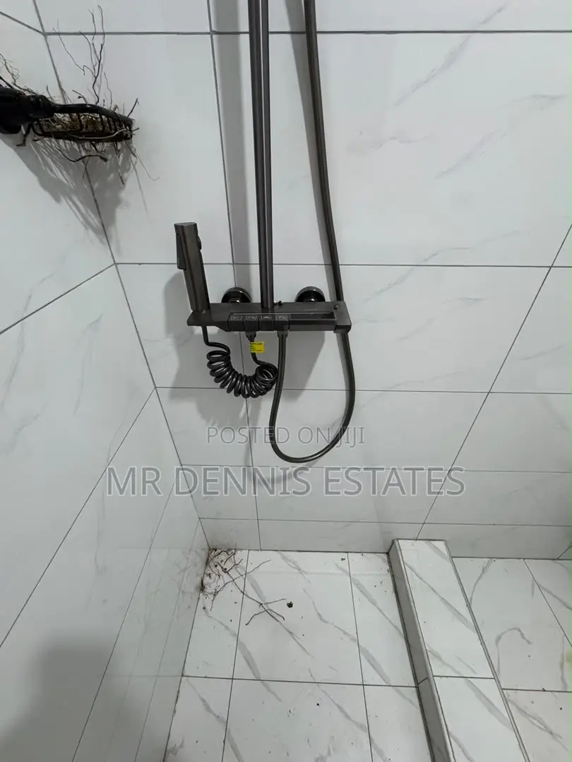 3bdrm House in Tuba Krokrobite Road, Weija for sale