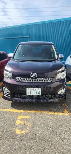 Toyota Voxy X L Edition 2WD 7-Seater 2012 Beige