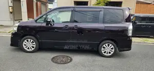 Toyota Voxy X L Edition 2WD 7-Seater 2012 Beige